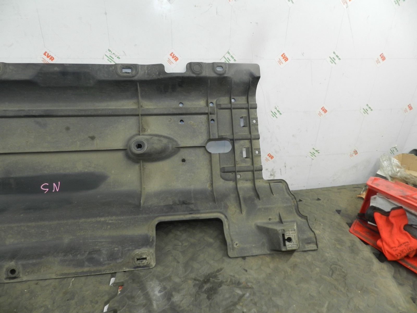 180. 2018 RENAULT KOLEOS MK2. PASSENGER SIDE UNDER CAR TRAY - Image 6