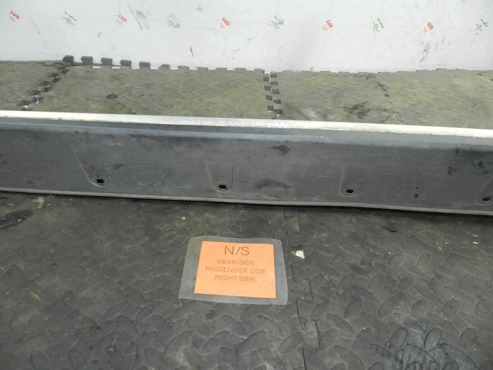 180. 2018 RENAULT KOLEOS MK2. PASSENGER SIDE SKIRT STEP TRIM