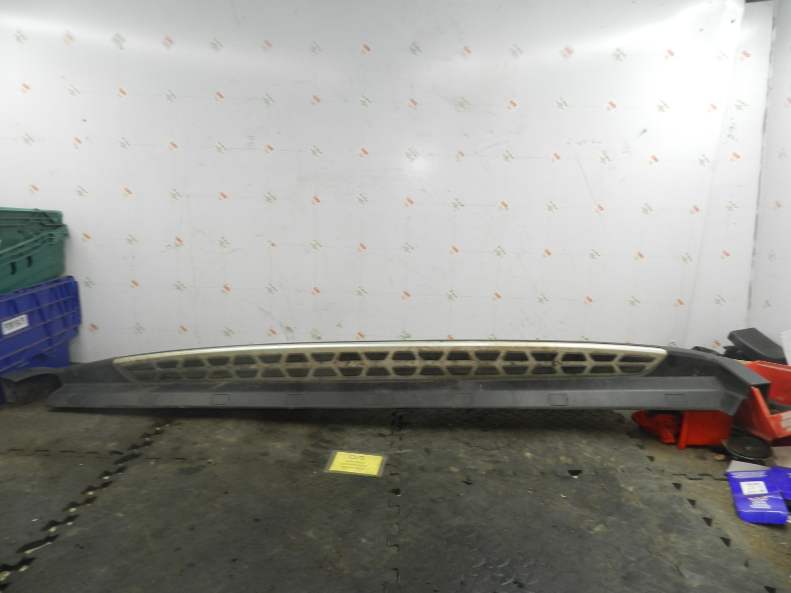 180. 2018 RENAULT KOLEOS MK2. DRIVER SIDE SKIRT STEP TRIM