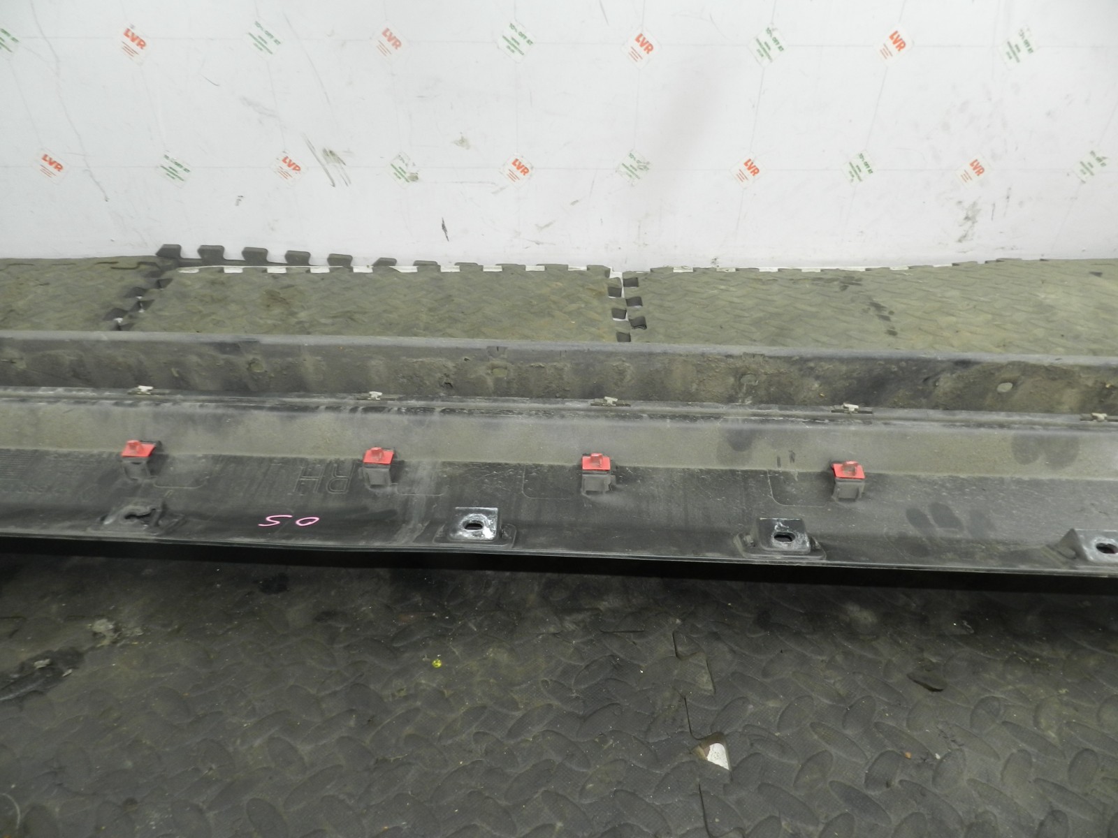 180. 2018 RENAULT KOLEOS MK2. DRIVER SIDE SKIRT STEP TRIM - Image 10