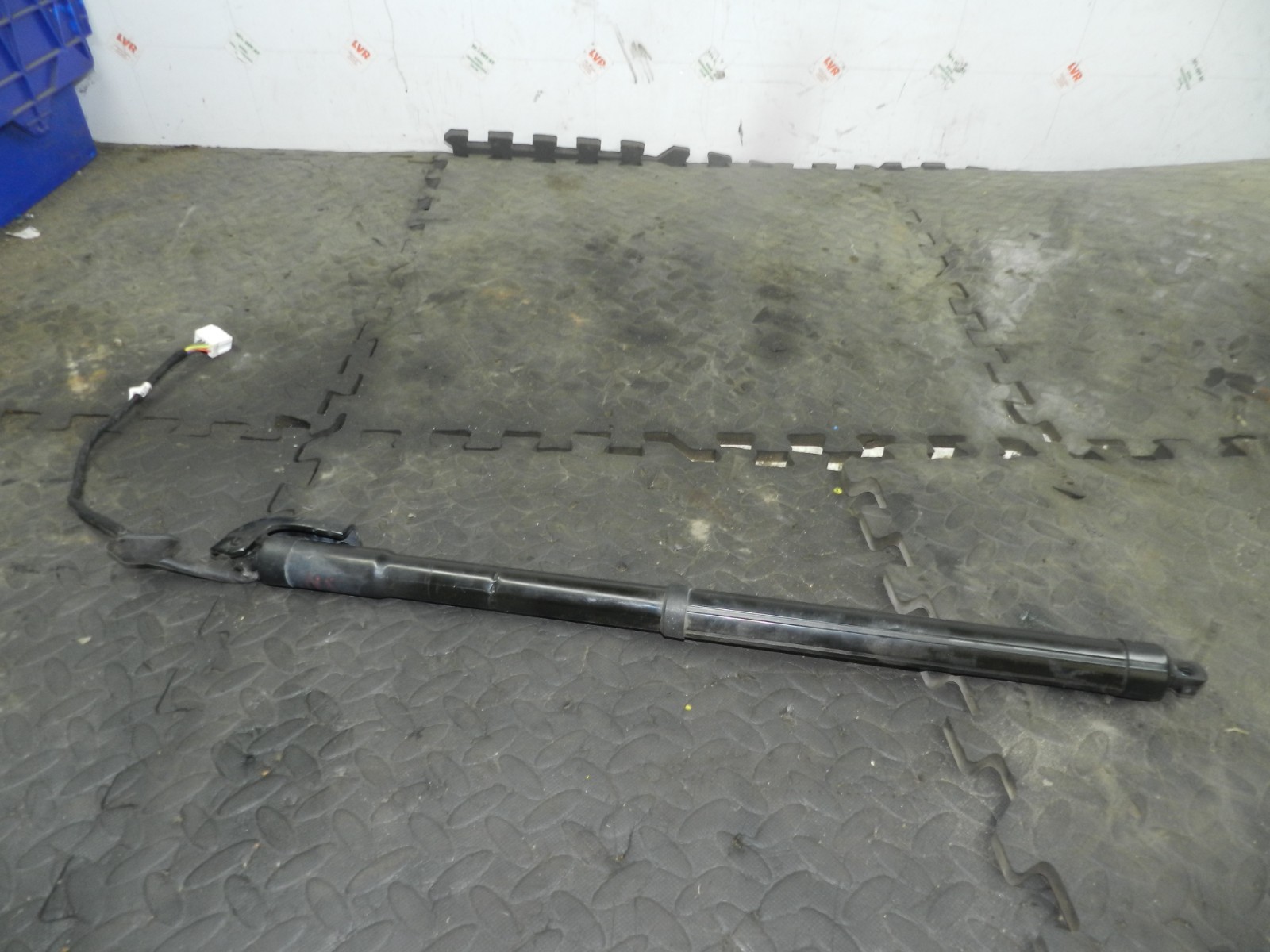 180. 2018 RENAULT KOLEOS MK2. BOOT LID TAIL GATE DRIVER TRIM PANEL - Image 2