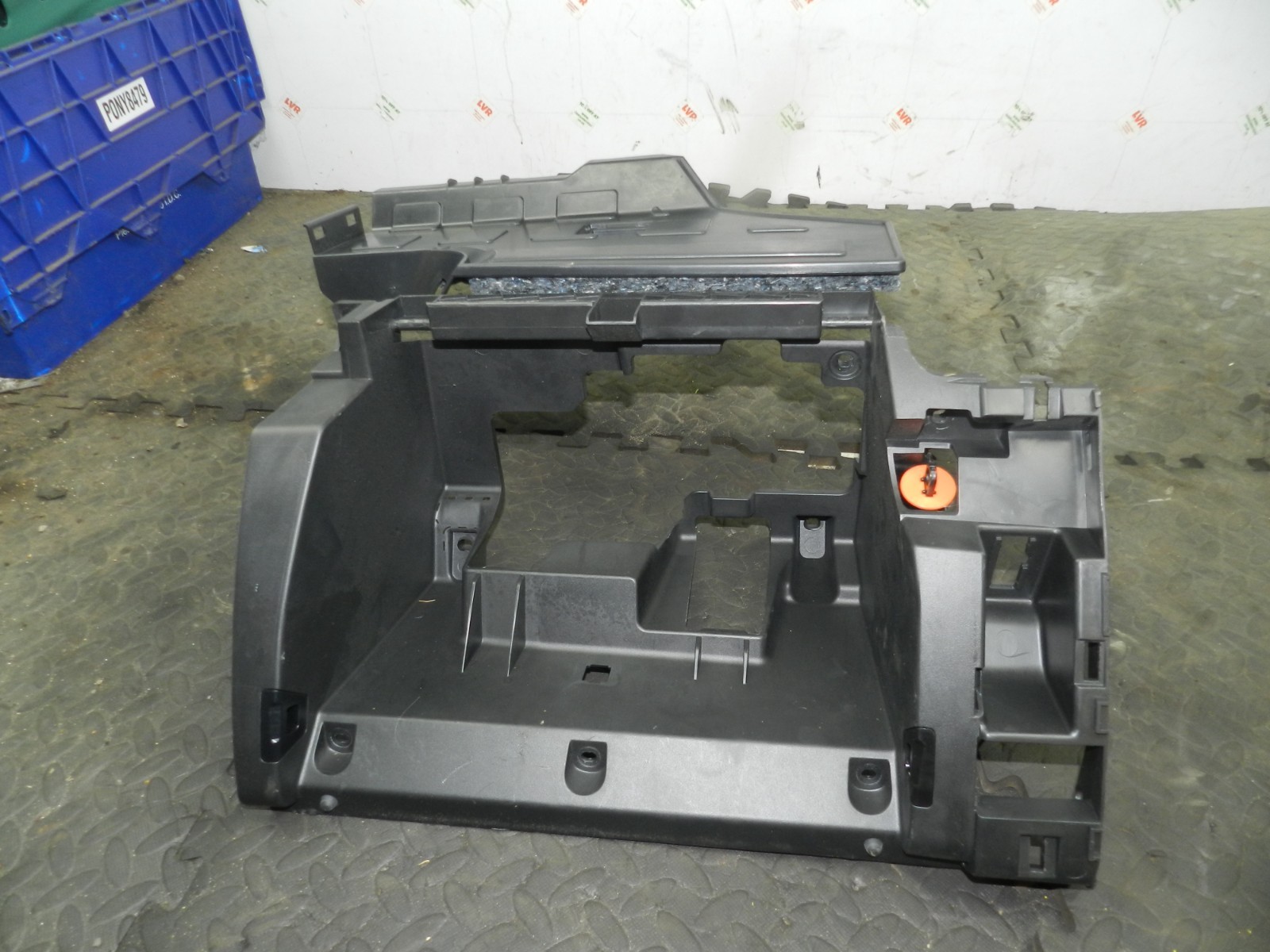 180. 2018 RENAULT KOLEOS MK2. GLOVE BOX HOUSING FRAME