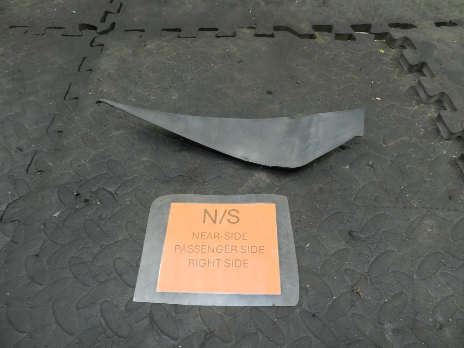 180. 2018 RENAULT KOLEOS MK2. PASSENGER SIDE WIND SCREEN TRIM