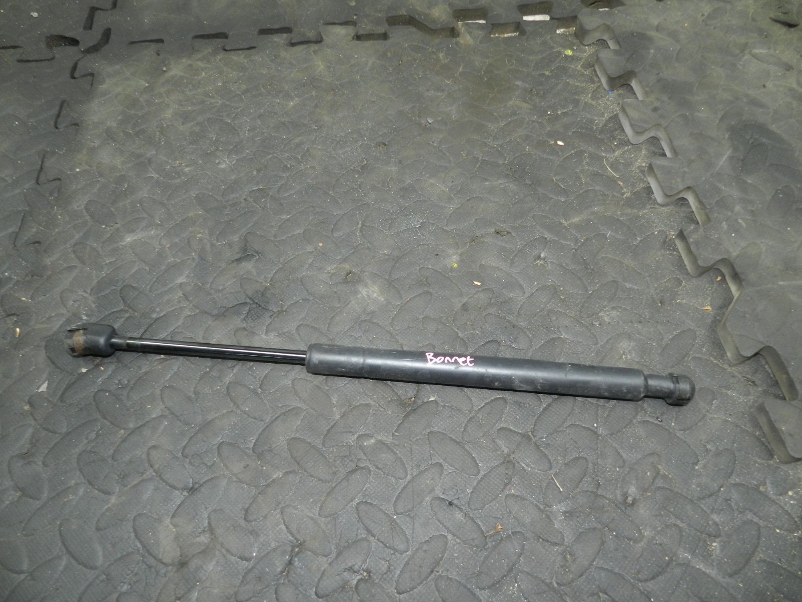 180. 2018 RENAULT KOLEOS MK2. BONNET GAS STRUT
