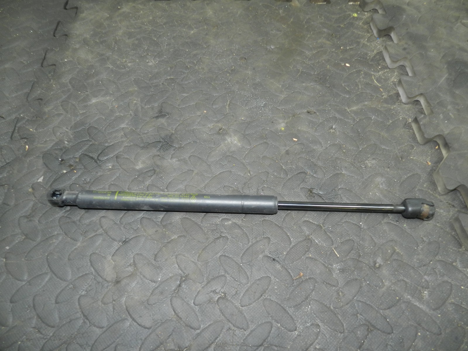 180. 2018 RENAULT KOLEOS MK2. BONNET GAS STRUT - Image 2