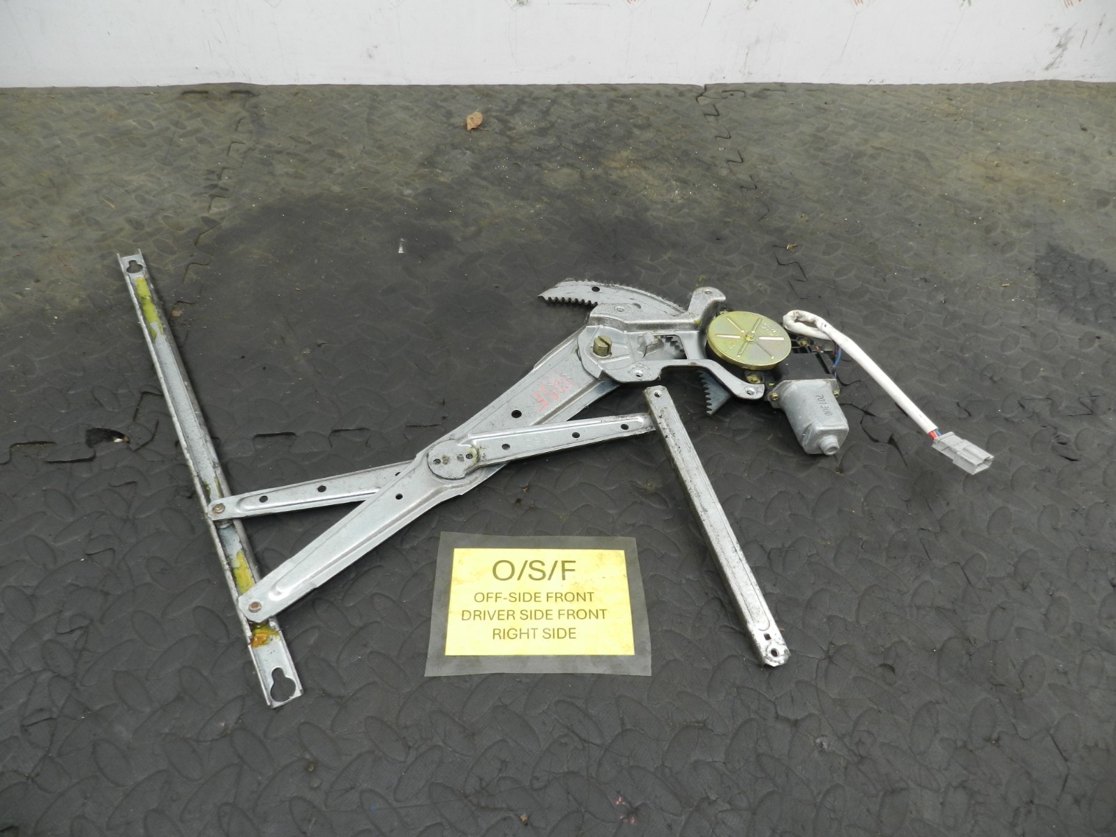 162. 1996 HONDA SMX. DRIVER SIDE FRONT WINDOW REGULATOR