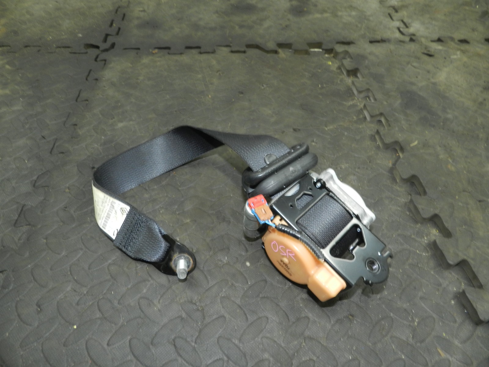 180. 2018 RENAULT KOLEOS MK2. DRIVER SIDE REAR SEAT BELT - Image 4