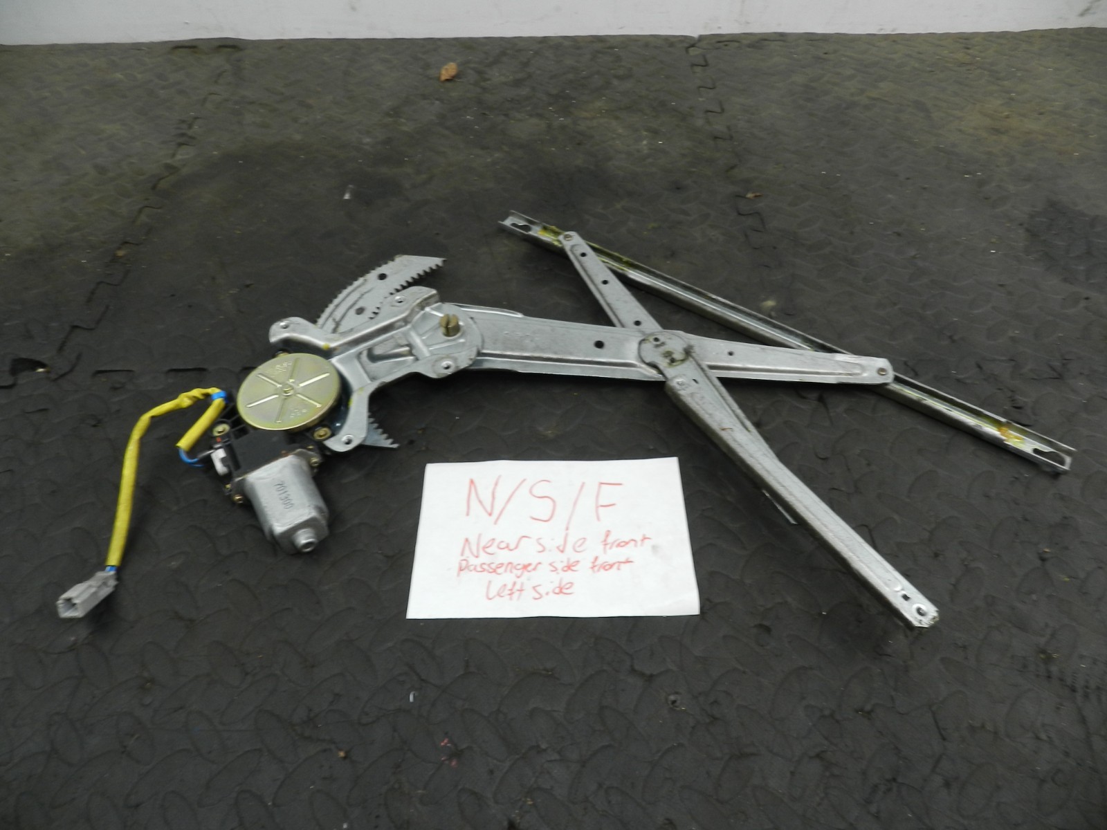 162. 1996 HONDA SMX. PASSENGER SIDE FRONT WINDOW REGULATOR