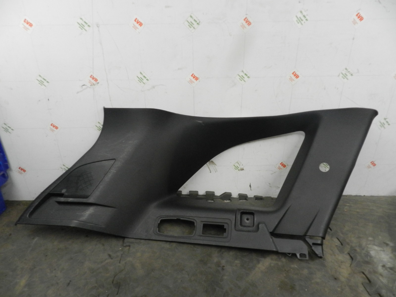 180. 2018 RENAULT KOLEOS MK2. PASSENGER SIDE BOOT UPPER D PILLAR TRIM