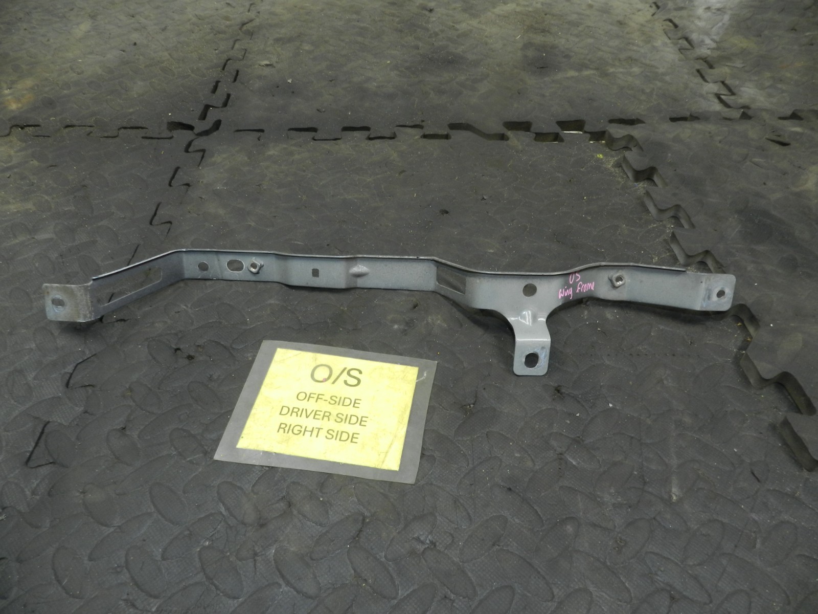 180. 2018 RENAULT KOLEOS MK2. DRIVER SIDE WING FRAME MOUNT BRACKET