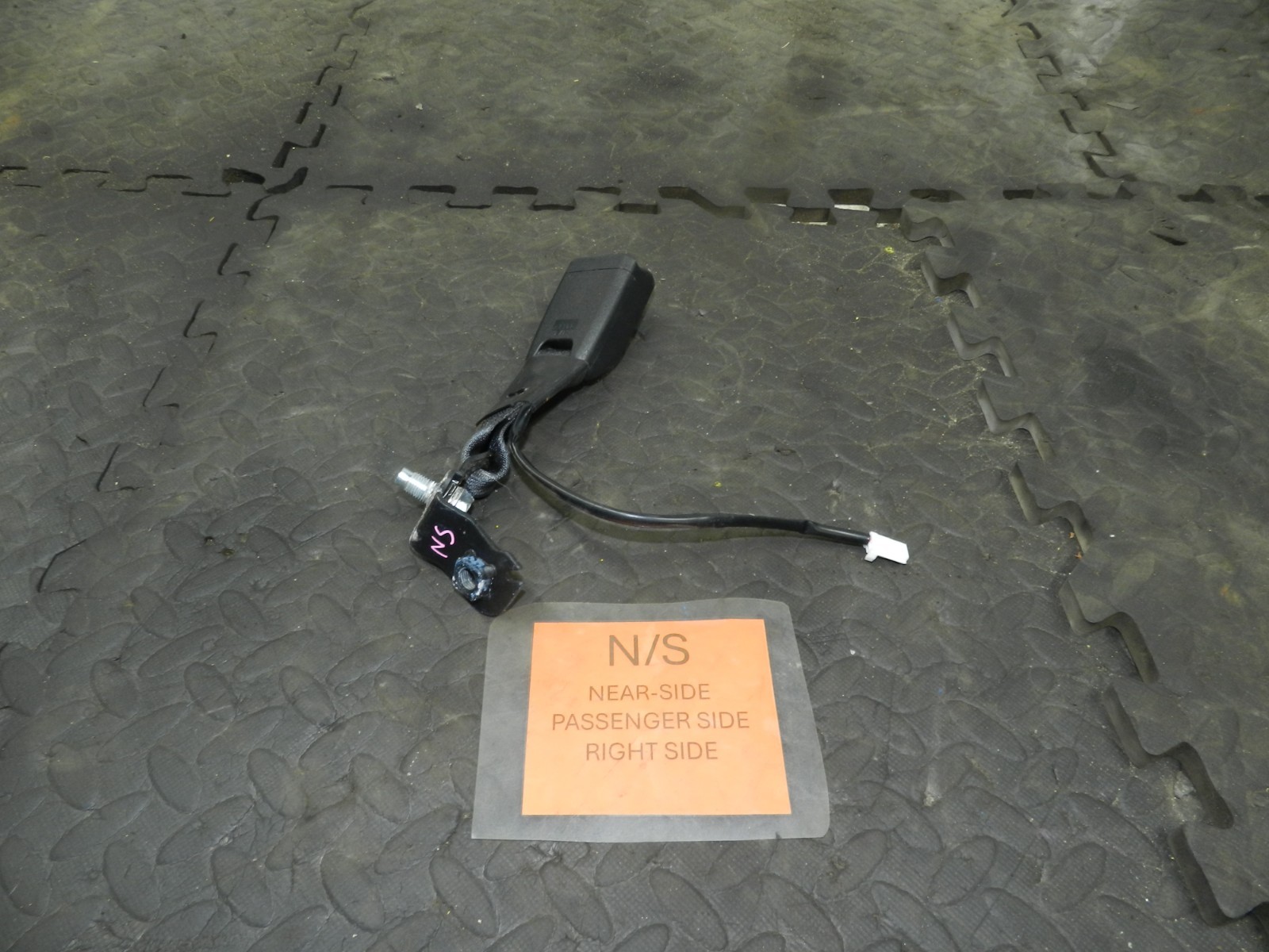 180. 2018 RENAULT KOLEOS MK2. PASSENGER SIDE SEAT BELT BUCKLE