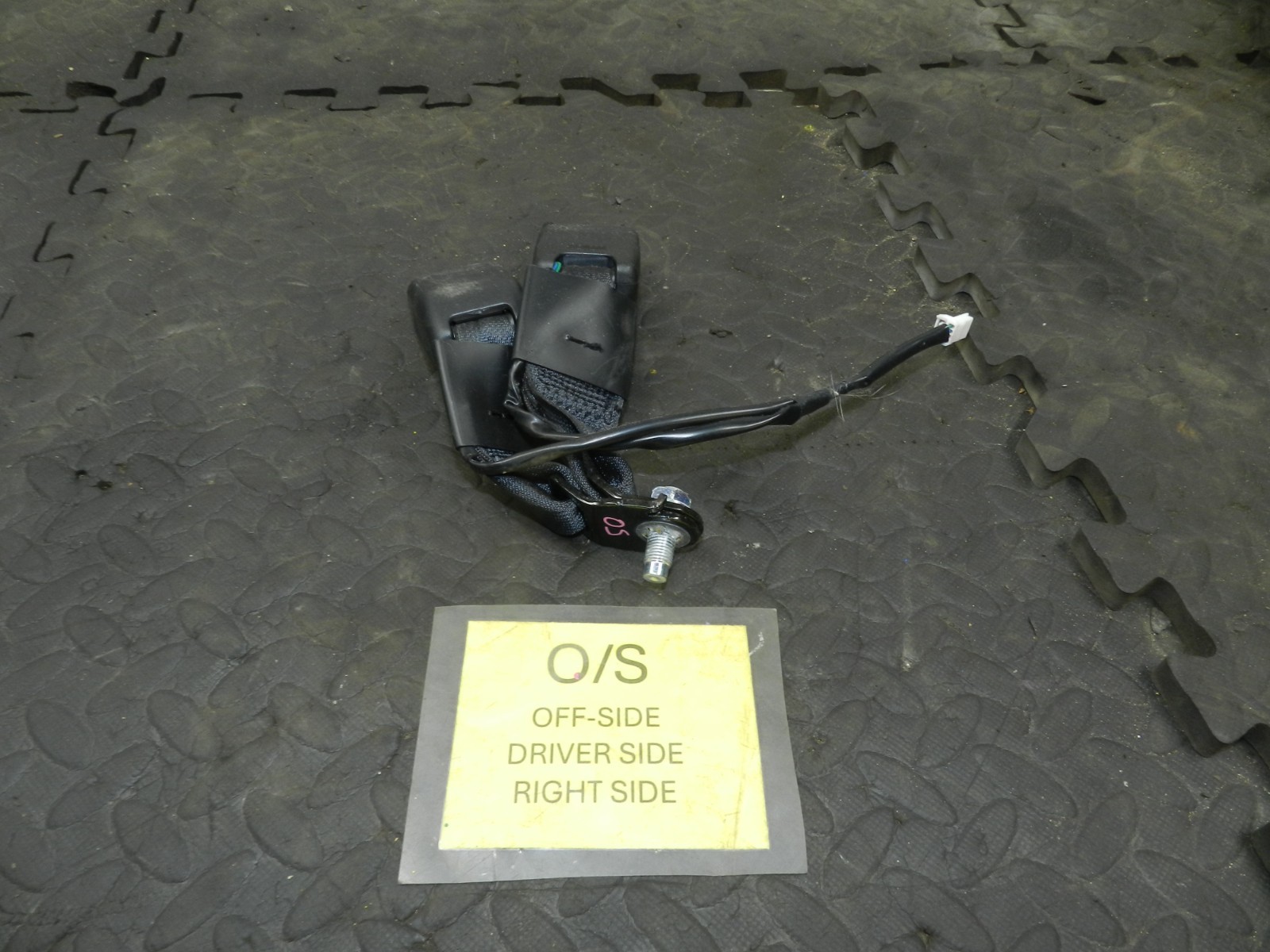 180. 2018 RENAULT KOLEOS MK2. DRIVER SIDE SEAT BELT BUCKLES