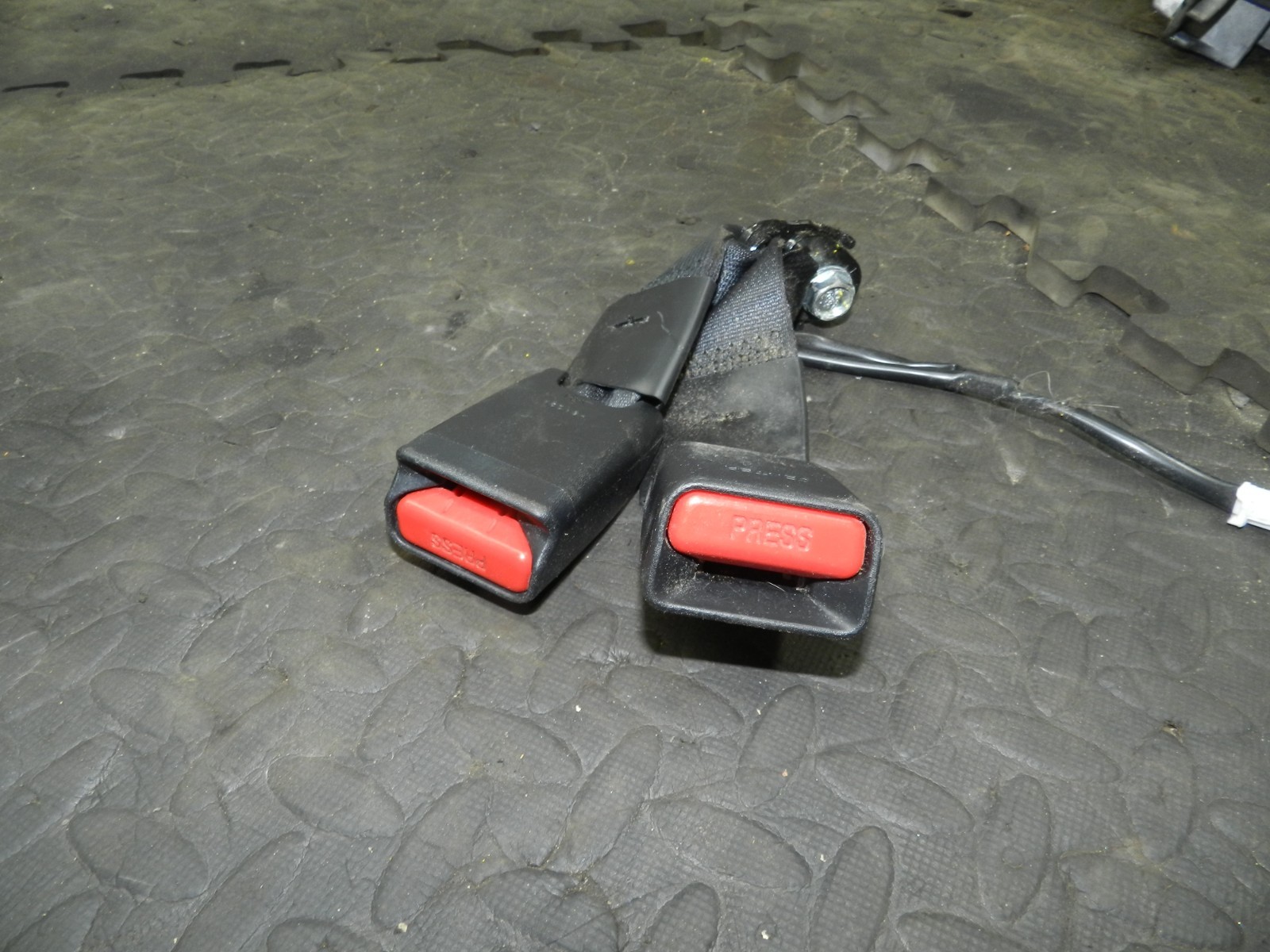 180. 2018 RENAULT KOLEOS MK2. DRIVER SIDE SEAT BELT BUCKLES - Image 3