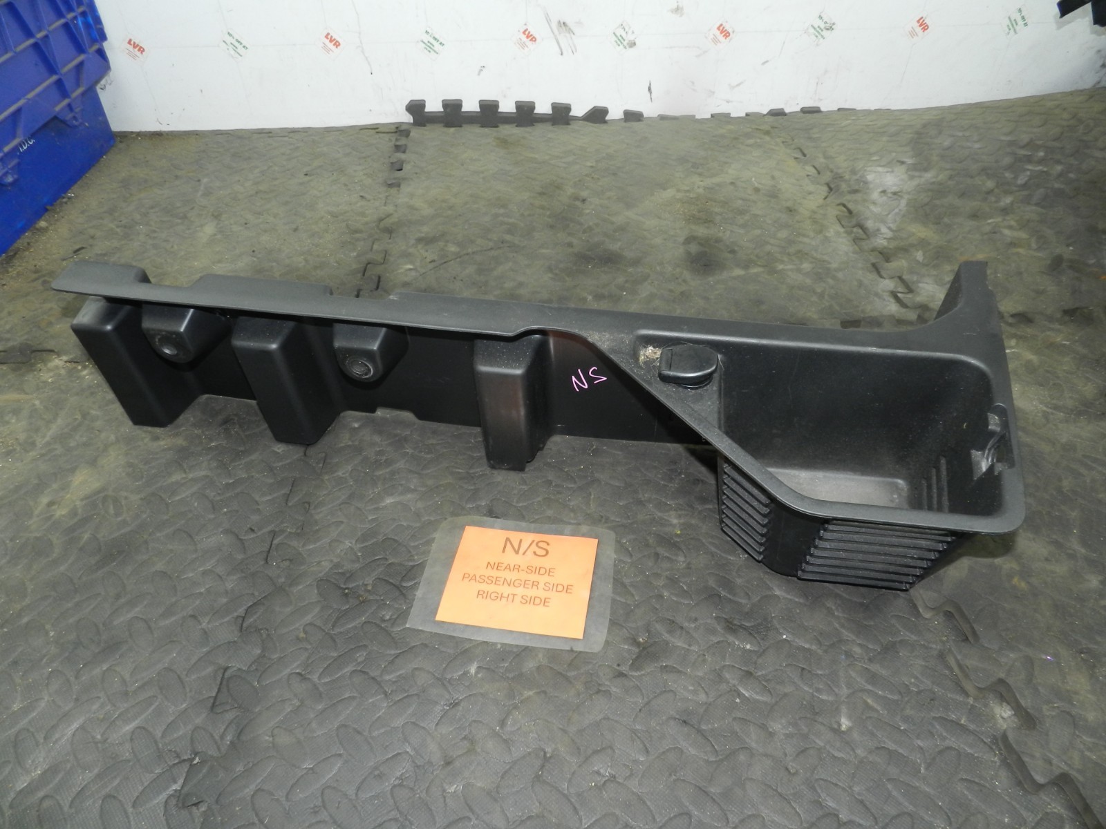 180. 2018 RENAULT KOLEOS MK2. PASSENGER SIDE BOOST PLASTIC FRAME