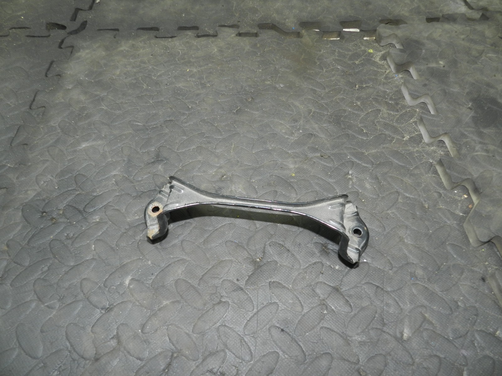 180. 2018 RENAULT KOLEOS MK2. BATTERY CLAMP HOLDER
