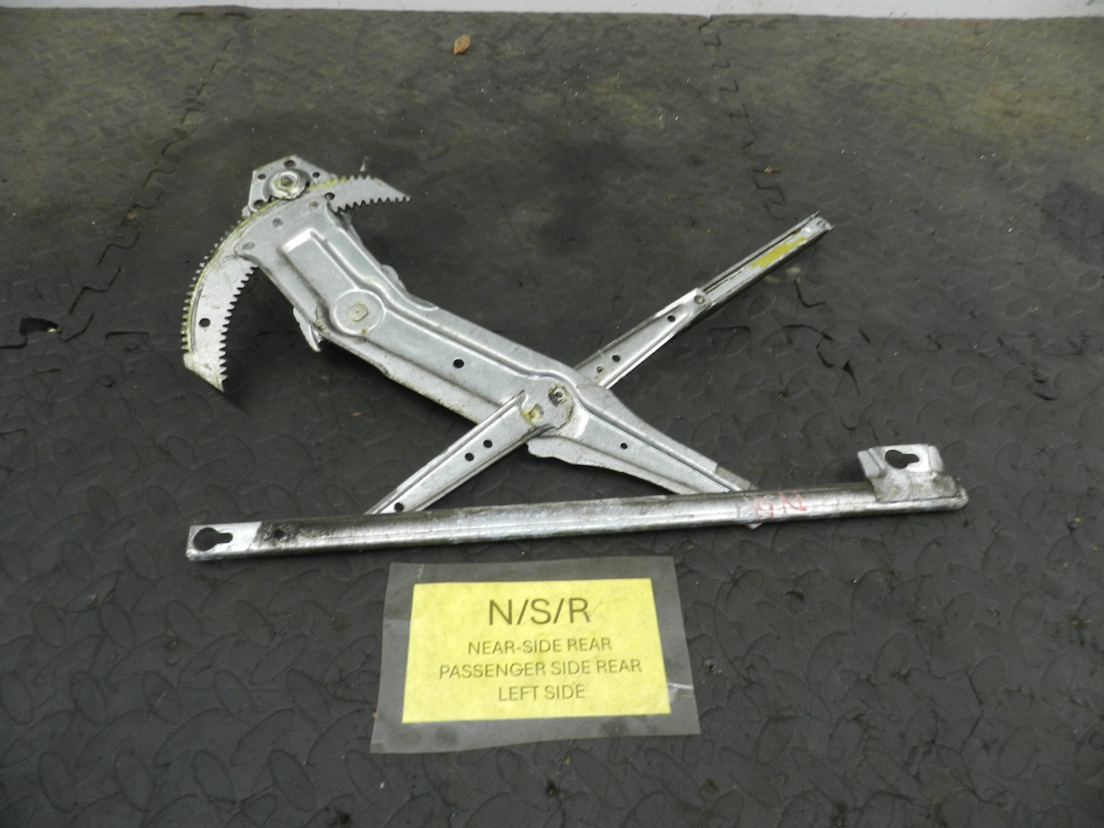 162. 1996 HONDA SMX. PASSENGER SIDE REAR WINDOW REGULATOR