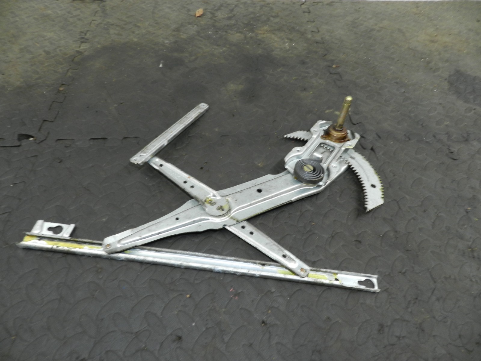 162. 1996 HONDA SMX. PASSENGER SIDE REAR WINDOW REGULATOR - Image 2