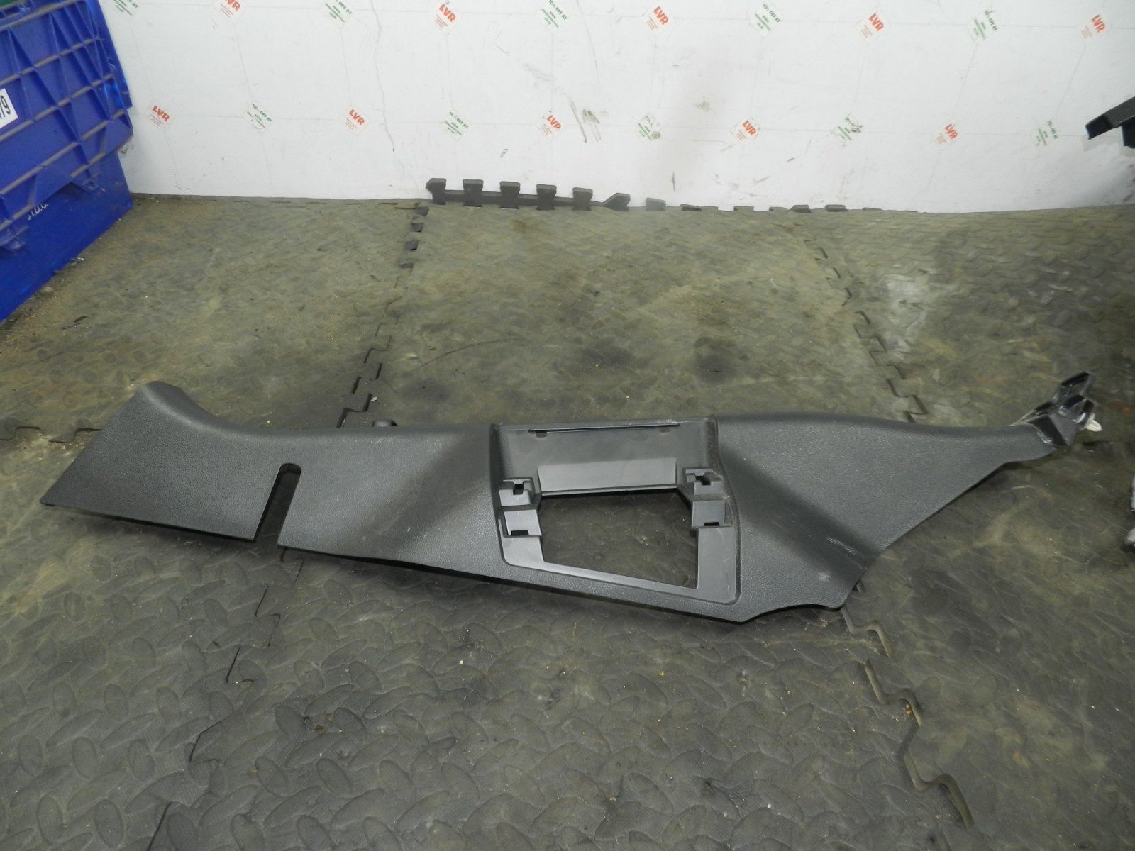 180. 2018 RENAULT KOLEOS MK2. PASSENGER SIDE REAR SEAT SIDE TRIM - Image 3