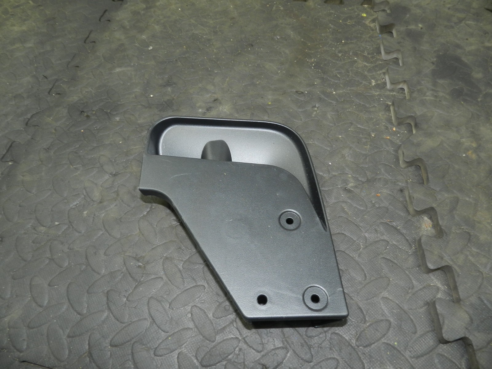 180. 2018 RENAULT KOLEOS MK2. DRIVER SIDE FRONT MUD GRAND FLAP