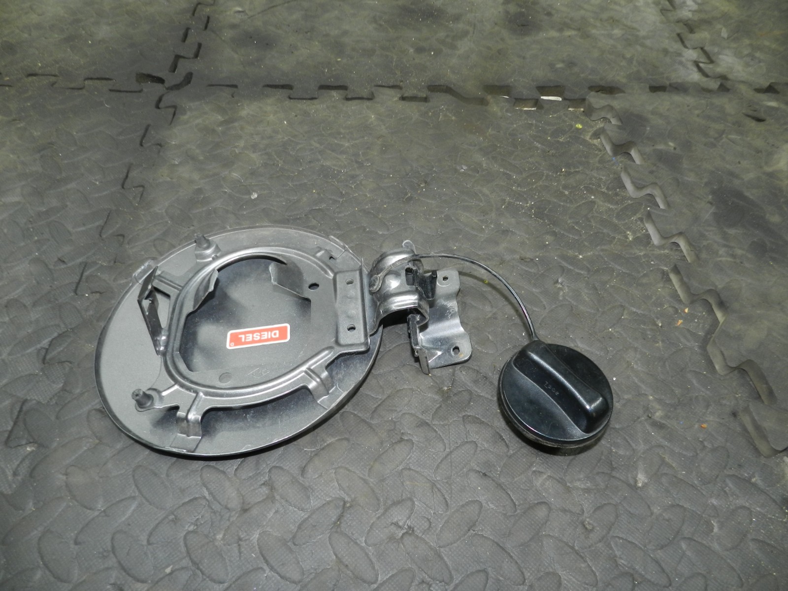180. 2018 RENAULT KOLEOS MK2. FUEL FLAP CAP COVER IN GREY