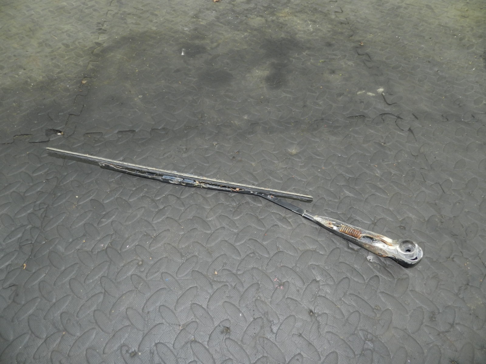 162. 1996 HONDA SMX. REAR WIPER ARM - Image 2