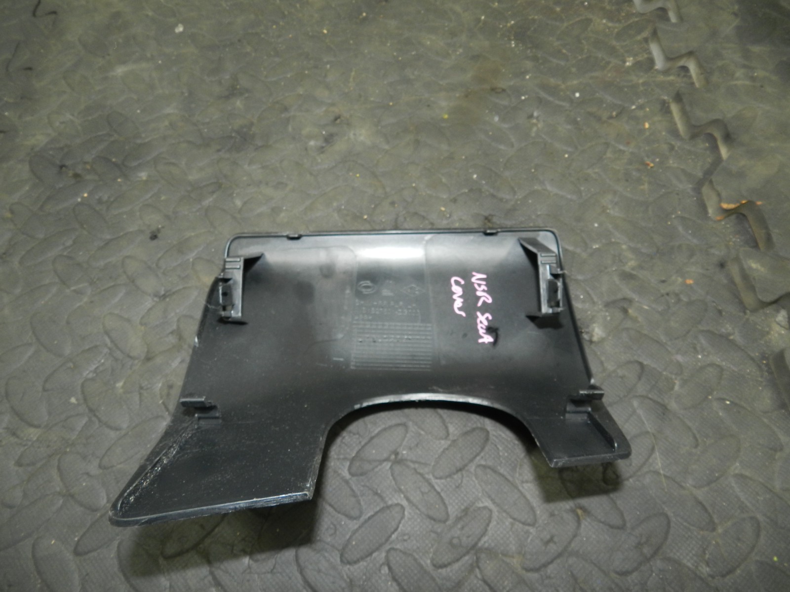180. 2018 RENAULT KOLEOS MK2. PASSENGER SIDE REAR SEAT COVER TRIM - Image 3
