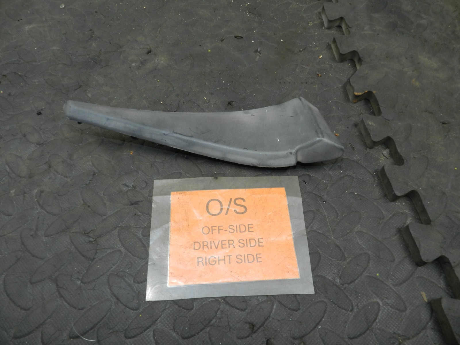 180. 2018 RENAULT KOLEOS MK2. DRIVER SIDE WIND SCREEN TRIM
