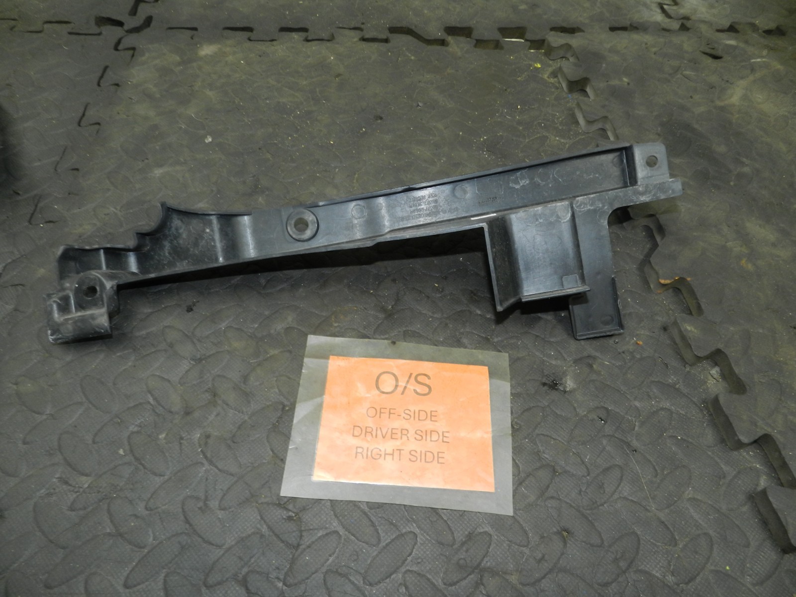 180. 2018 RENAULT KOLEOS MK2. DRIVER SIDE WIRING MOUNT COVER TRIM