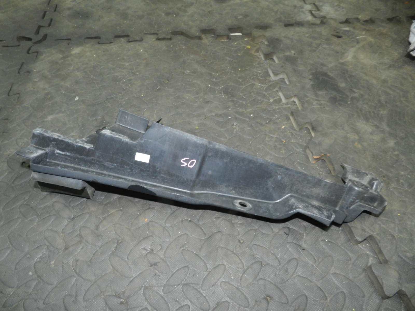 180. 2018 RENAULT KOLEOS MK2. DRIVER SIDE WIRING MOUNT COVER TRIM - Image 2