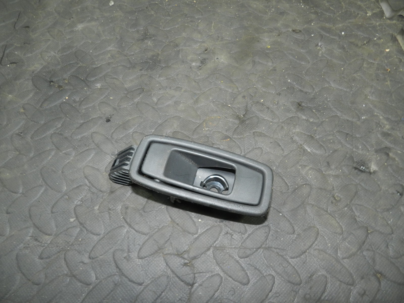 180. 2018 RENAULT KOLEOS MK2. BOOT REAR SEAT RELEASE HANDLE