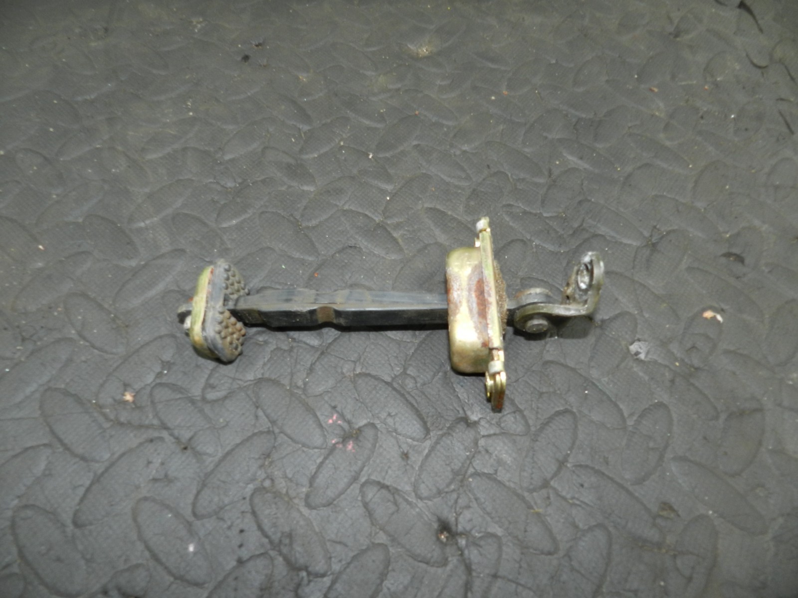 162. 1996 HONDA SMX. PASSENGER SIDE REAR DOOR STAY CHECK STRAP - Image 2