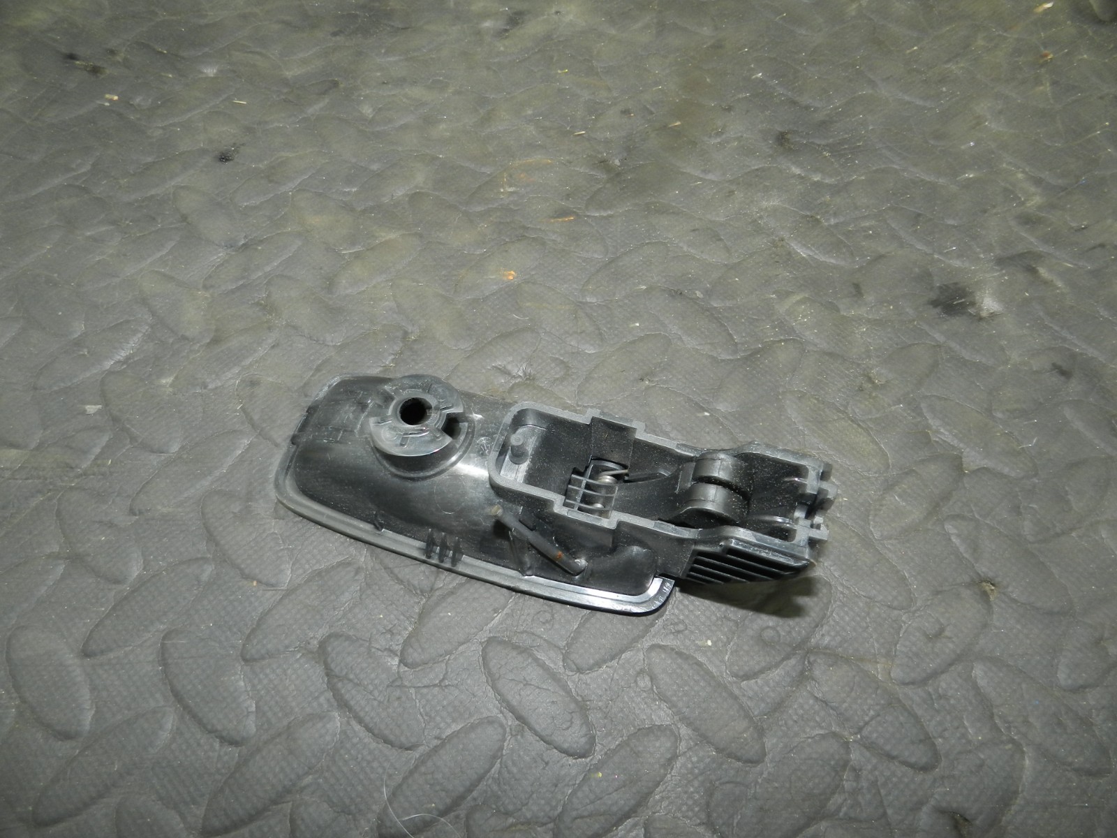 180. 2018 RENAULT KOLEOS MK2. BOOT REAR SEAT RELEASE HANDLE - Image 3