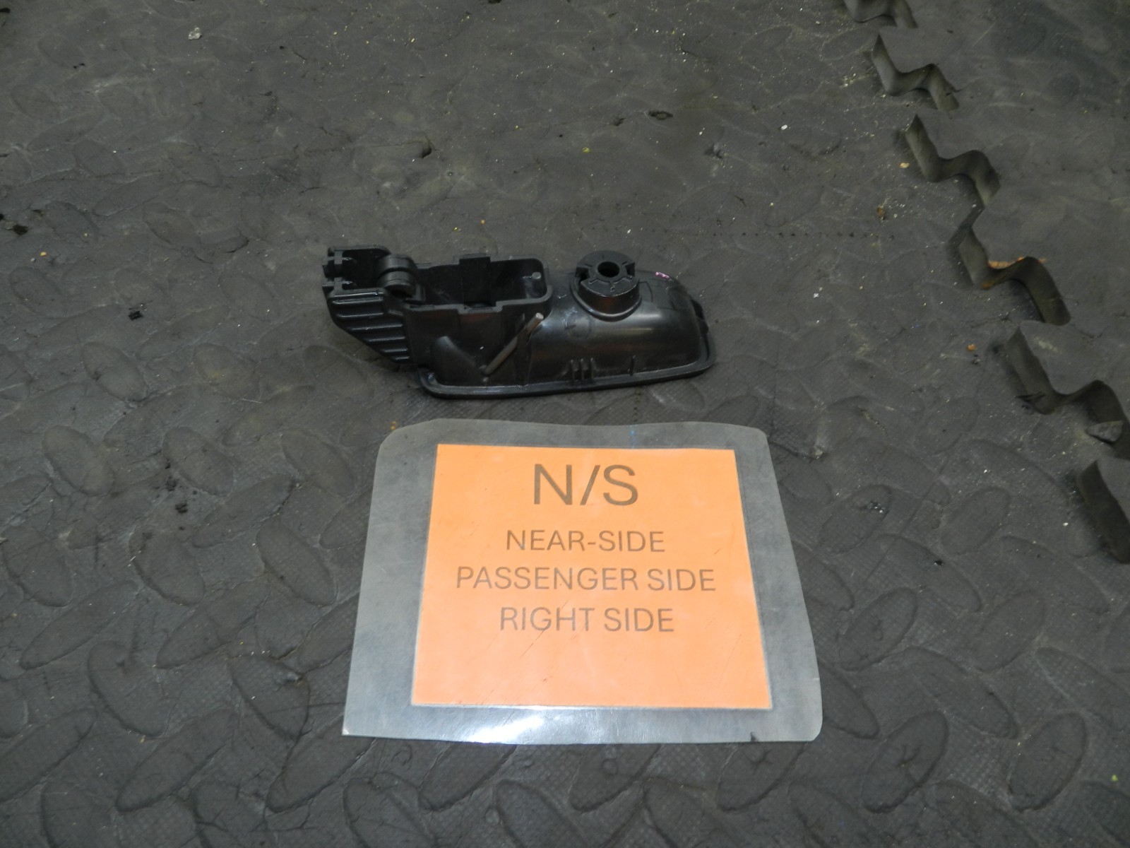180. 2018 RENAULT KOLEOS MK2. BOOT REAR SEAT RELEASE HANDLE