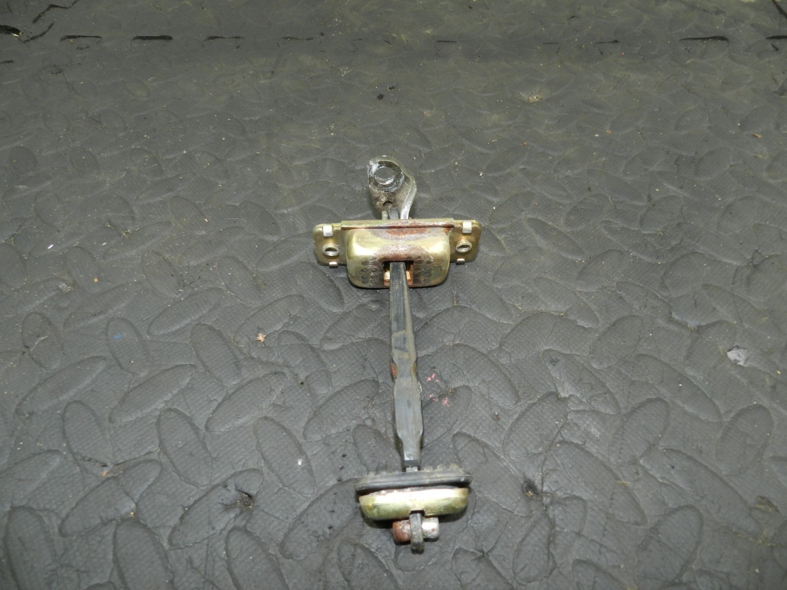 162. 1996 HONDA SMX. PASSENGER SIDE REAR DOOR STAY CHECK STRAP - Image 3