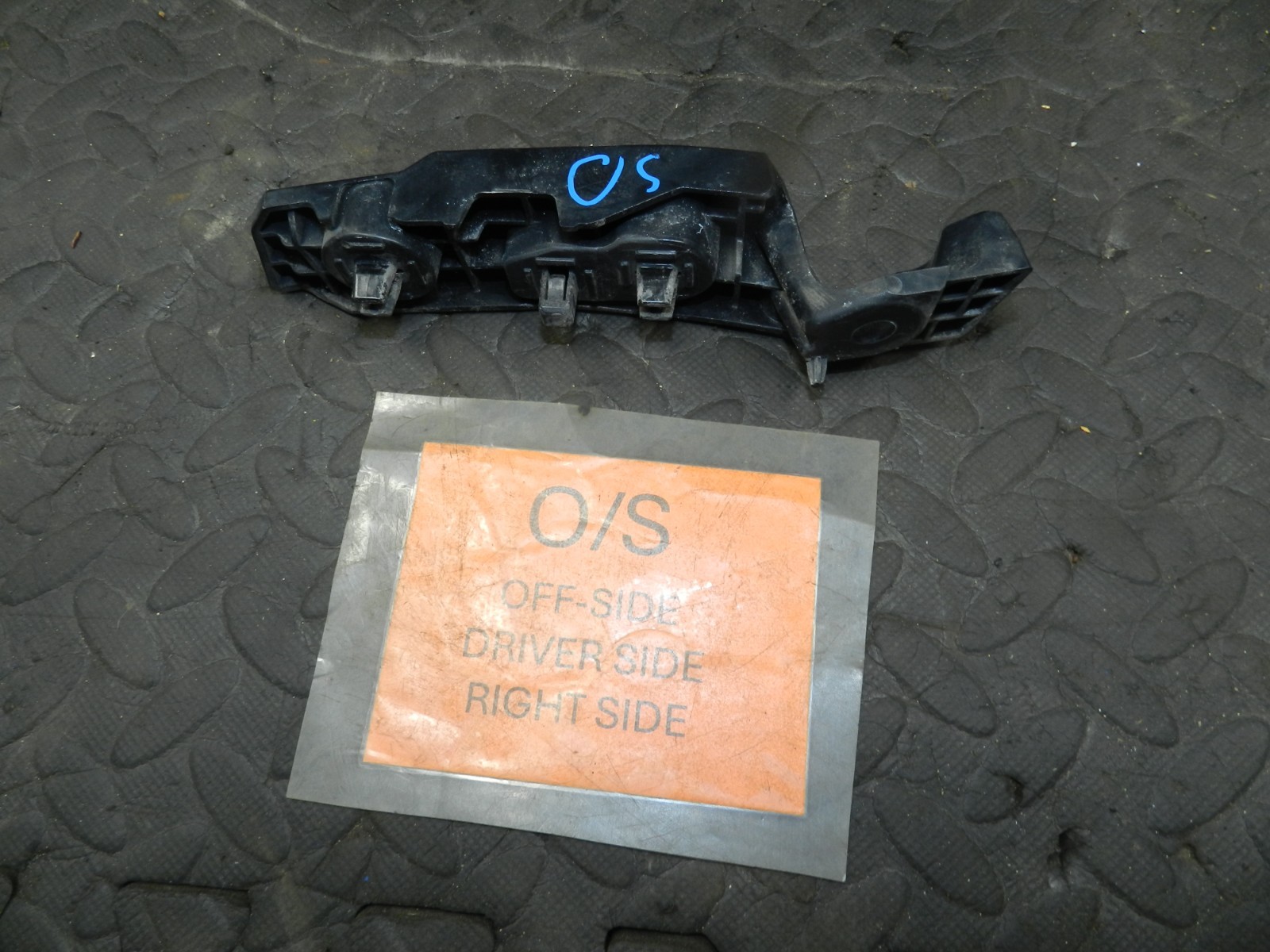 180. 2018 RENAULT KOLEOS MK2. DRIVER SIDE BUMPER MOUNT