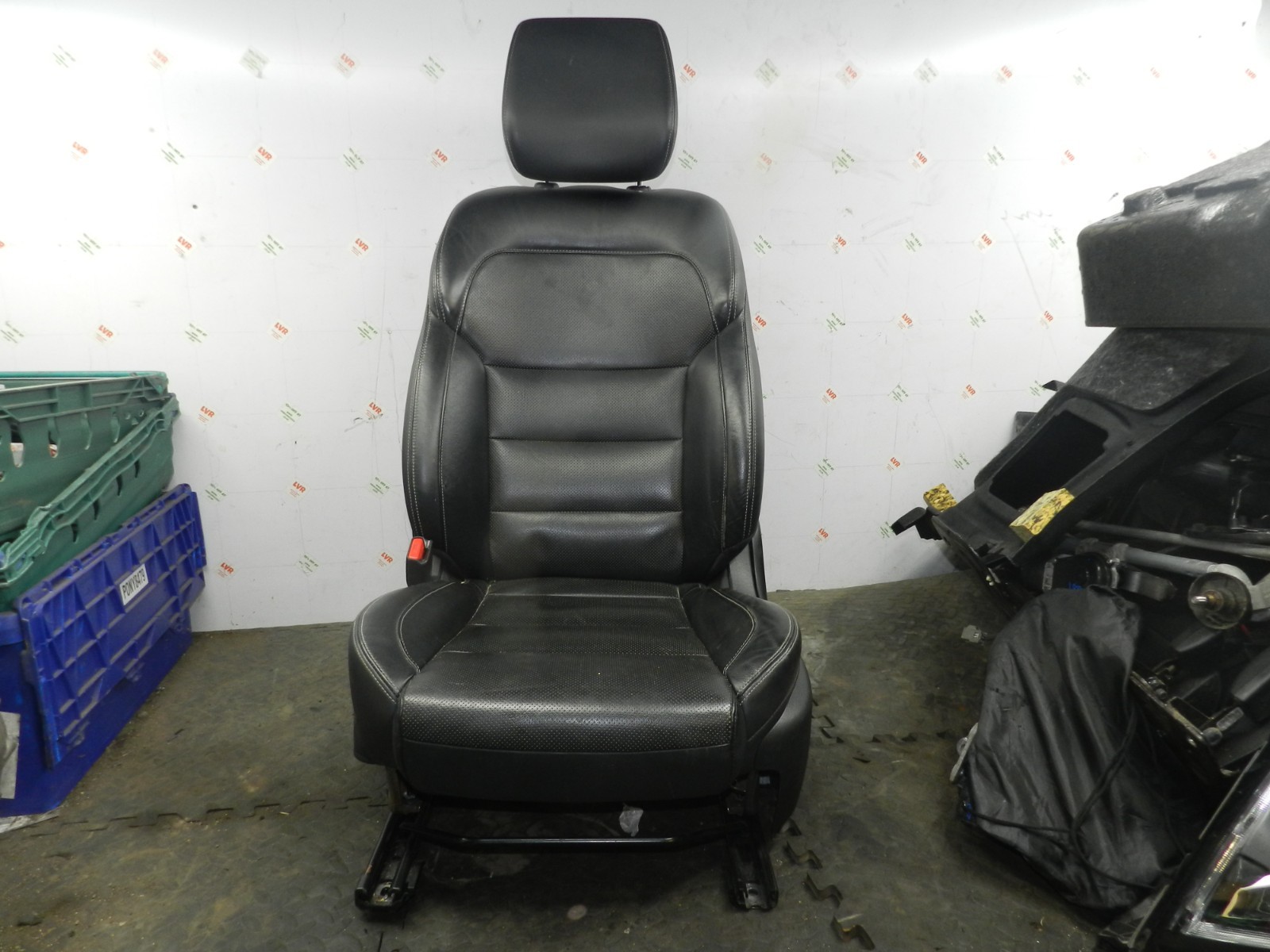 180. 2018 RENAULT KOLEOS MK2. PASSENGER SIDE FRONT BLACK LEATHER SEAT