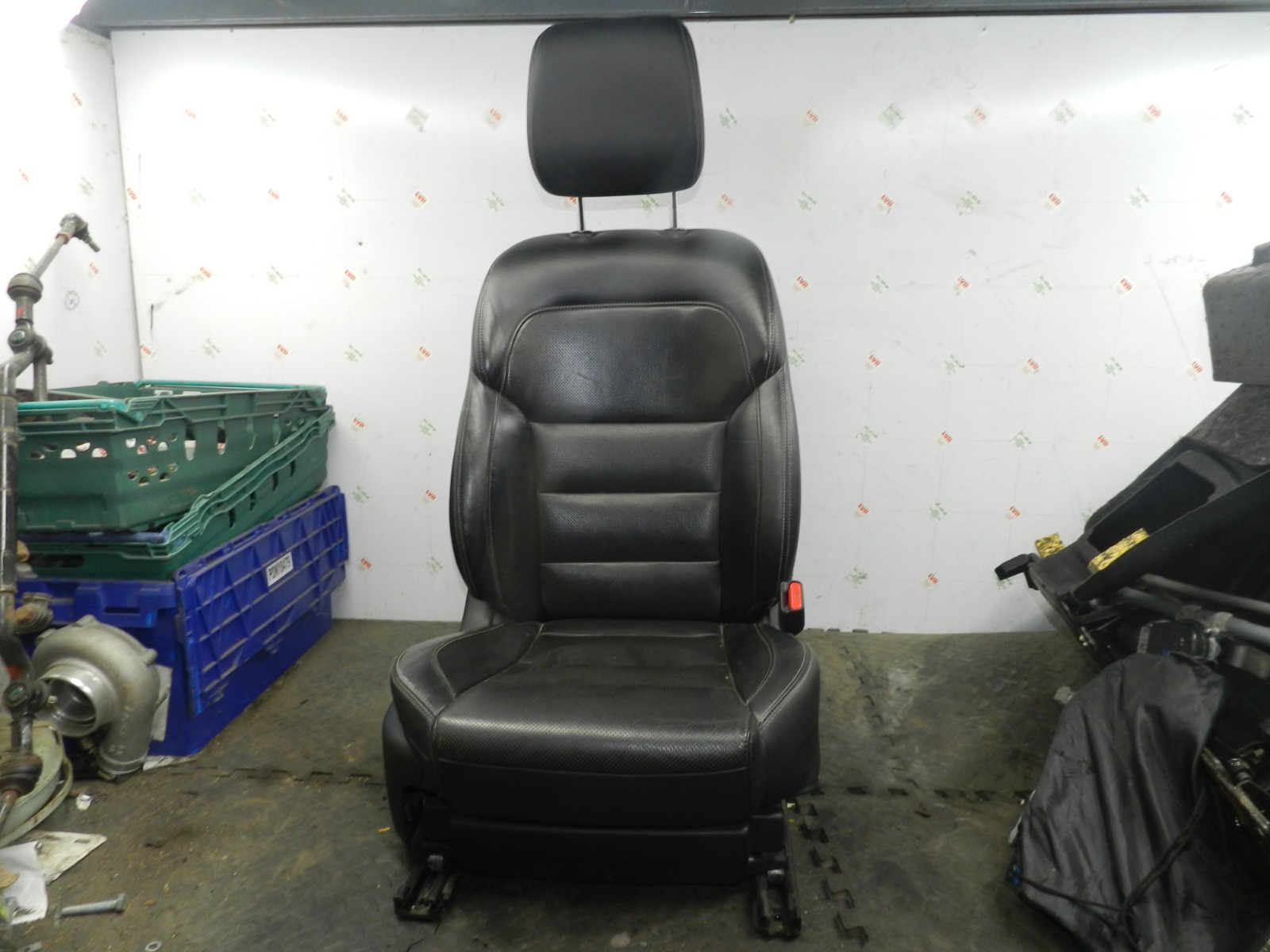 180. 2018 RENAULT KOLEOS MK2. DRIVER SIDE FRONT BLACK LEATHER SEAT