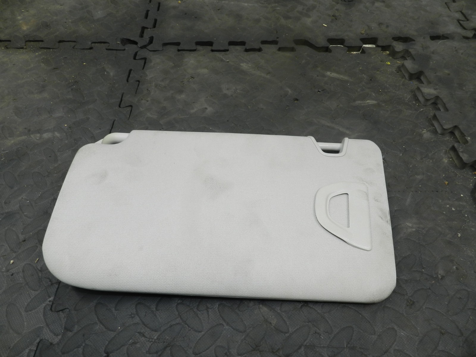 180. 2018 RENAULT KOLEOS MK2. DRIVER SIDE SUN VISOR - Image 2