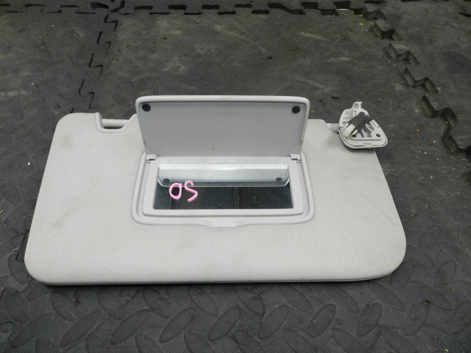 180. 2018 RENAULT KOLEOS MK2. DRIVER SIDE SUN VISOR - Image 3