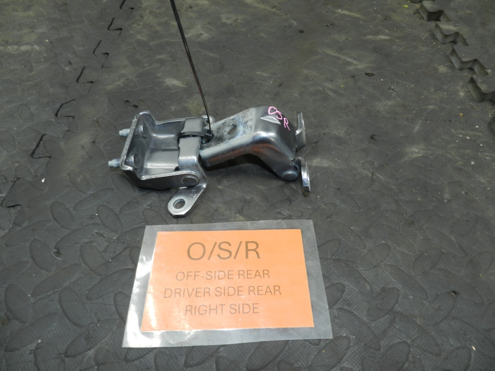 180. 2018 RENAULT KOLEOS MK2. DRIVER SIDE REAR DOOR HINGES