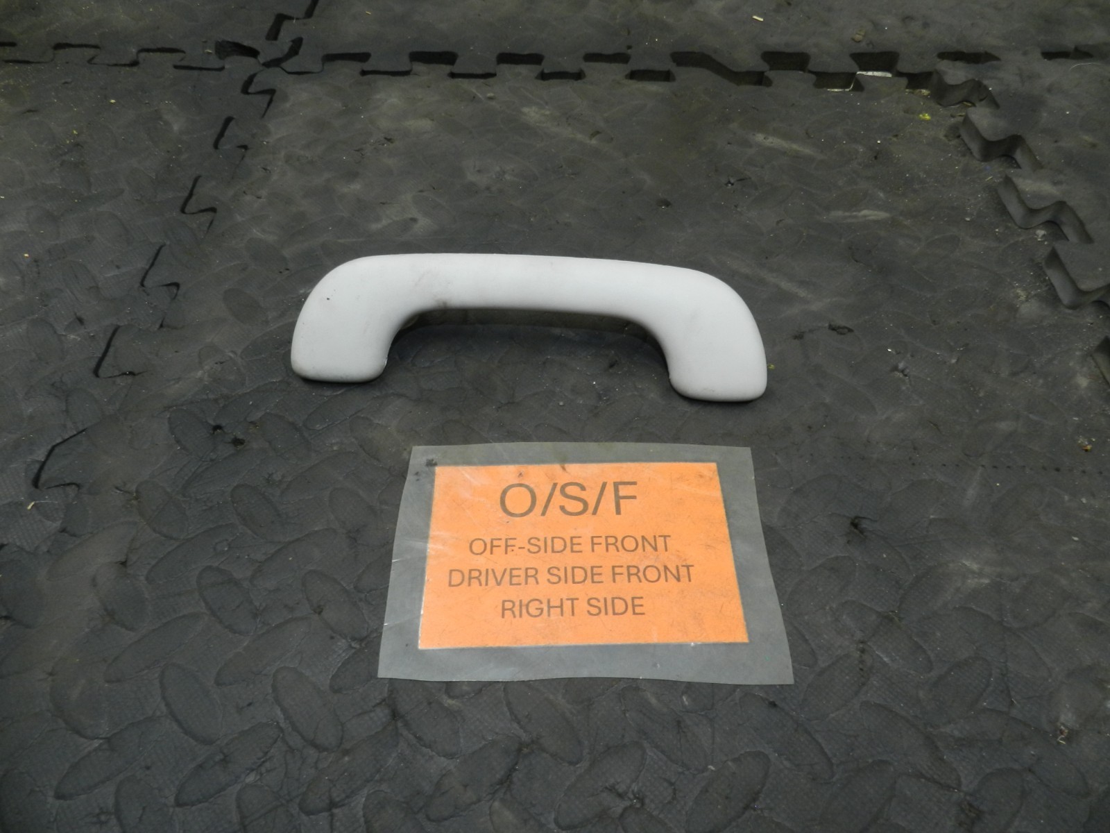 180. 2018 RENAULT KOLEOS MK2. DRIVER SIDE FRONT GRAB HANDLE