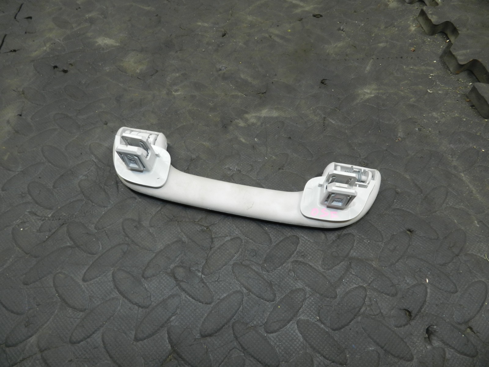 180. 2018 RENAULT KOLEOS MK2. DRIVER SIDE FRONT GRAB HANDLE - Image 3
