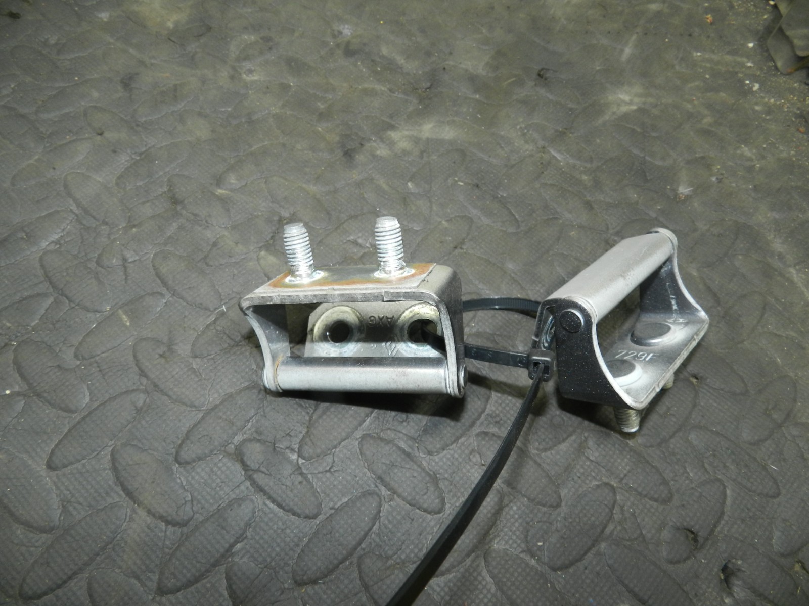 180. 2018 RENAULT KOLEOS MK2. BOOT HINGES - Image 3