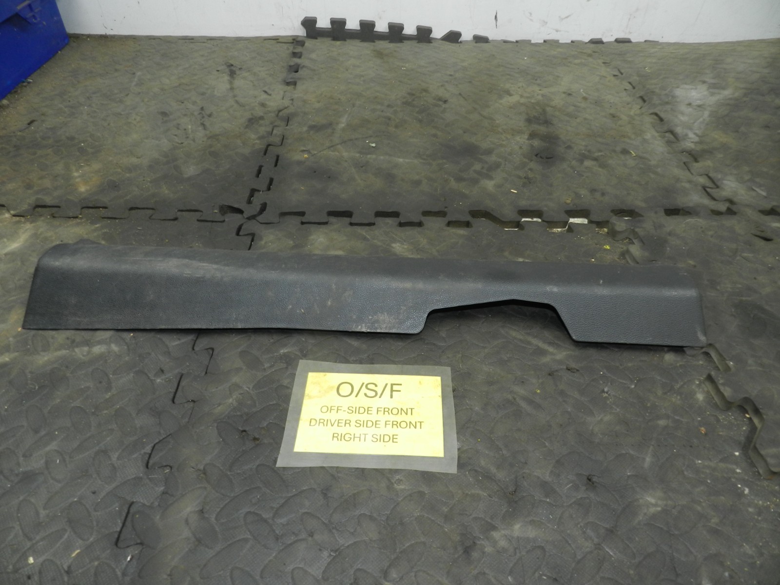 180. 2018 RENAULT KOLEOS MK2. DRIVER SIDE FRONT SILL TRIM