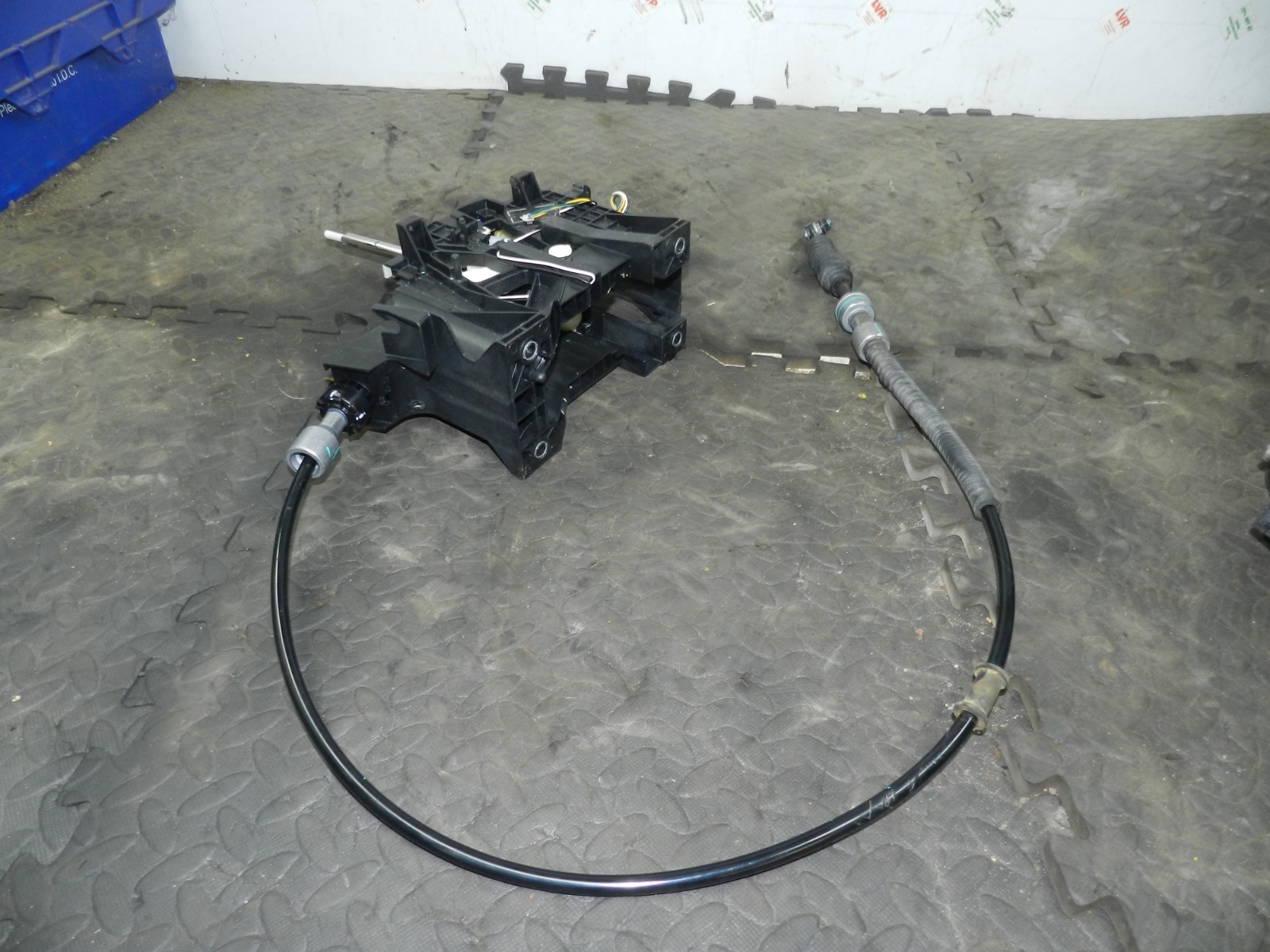 180. 2018 RENAULT KOLEOS MK2. AUTOMATIC GEAR SELECTOR + LINKAGE
