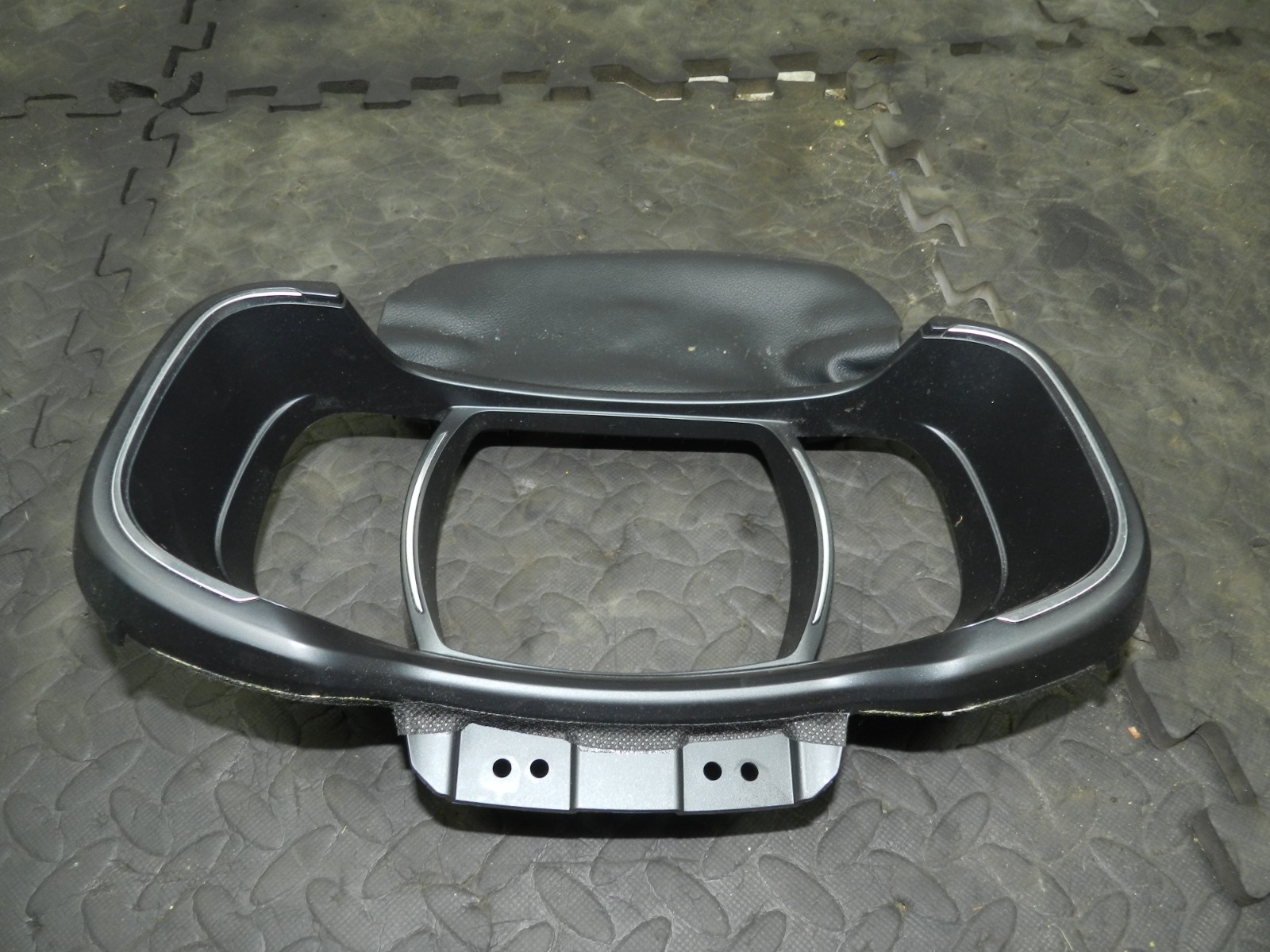180. 2018 RENAULT KOLEOS MK2. SPEEDOMETER SURROUND TRIM