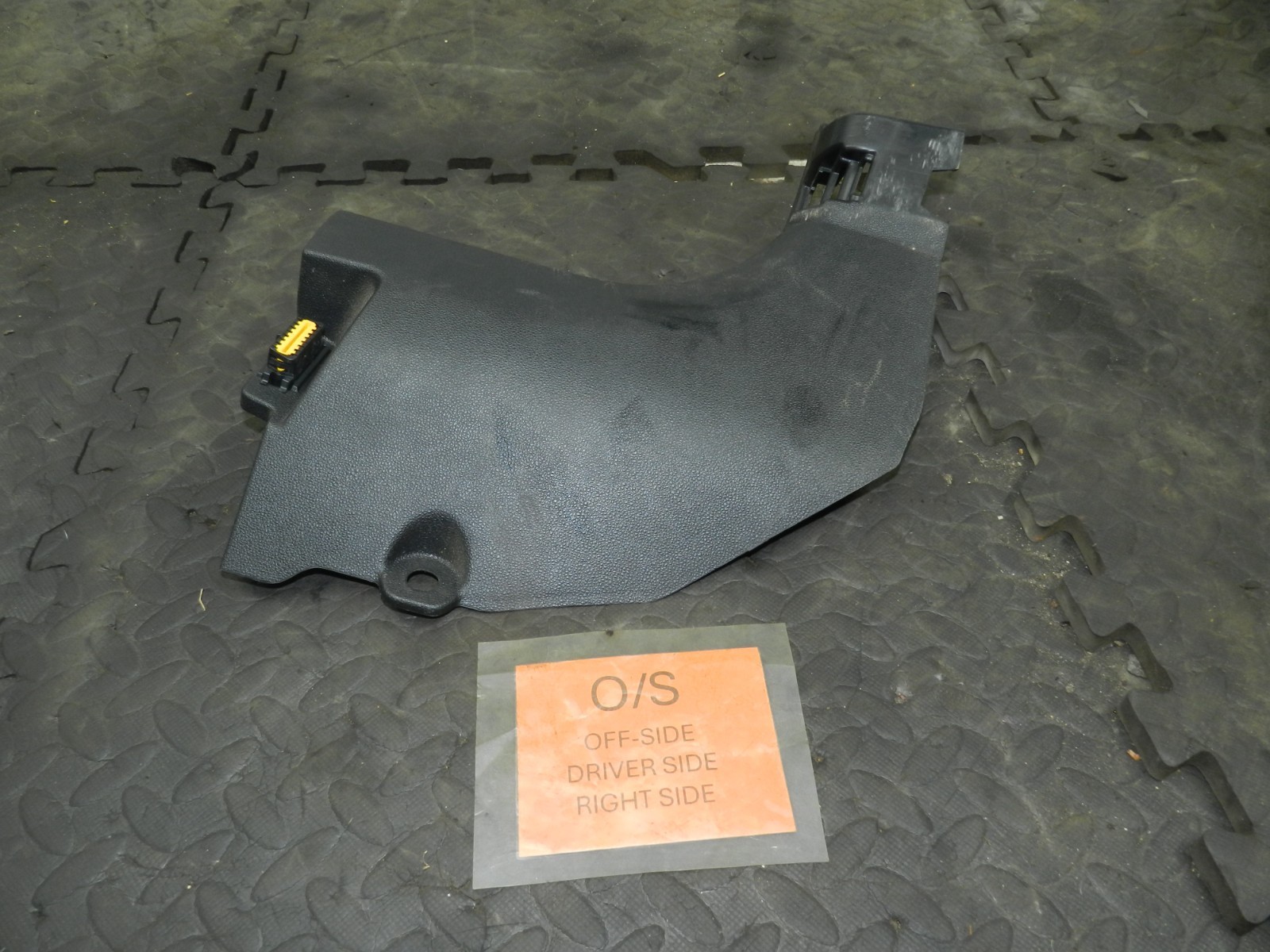180. 2018 RENAULT KOLEOS MK2. DRIVER SIDE LOWER A PILLAR TRIM SILL