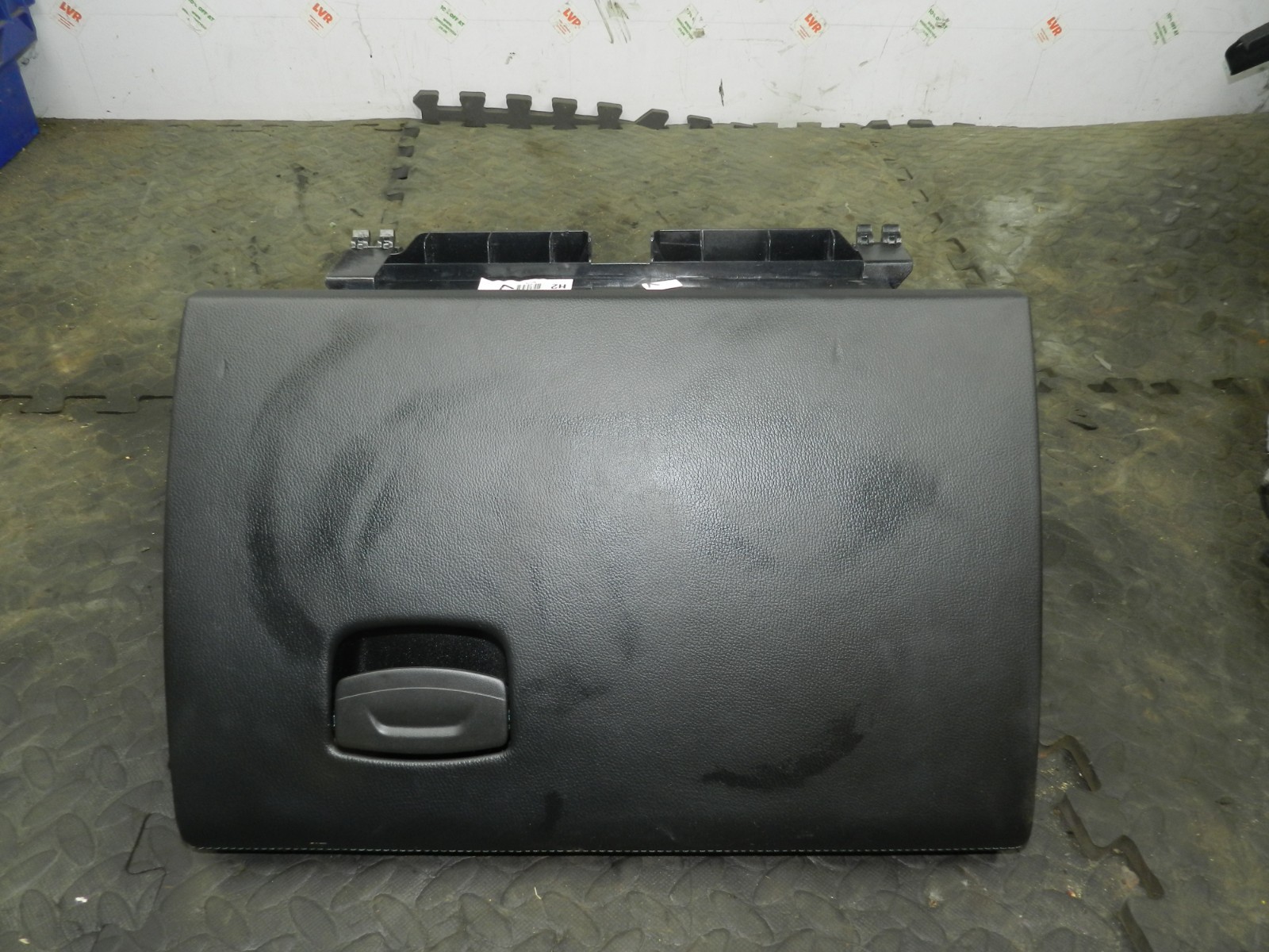 180. 2018 RENAULT KOLEOS MK2. GLOVE BOX LID