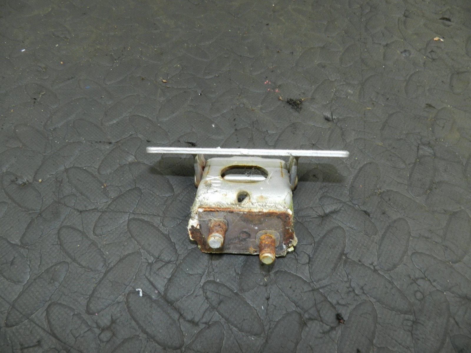 162. 1996 HONDA SMX. BOOT LID TAIL GATE DOOR HINGE