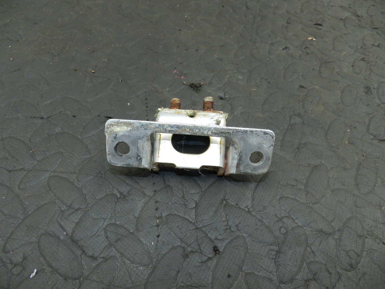 162. 1996 HONDA SMX. BOOT LID TAIL GATE DOOR HINGE - Image 2